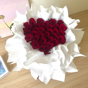 Love shape red roses 02
